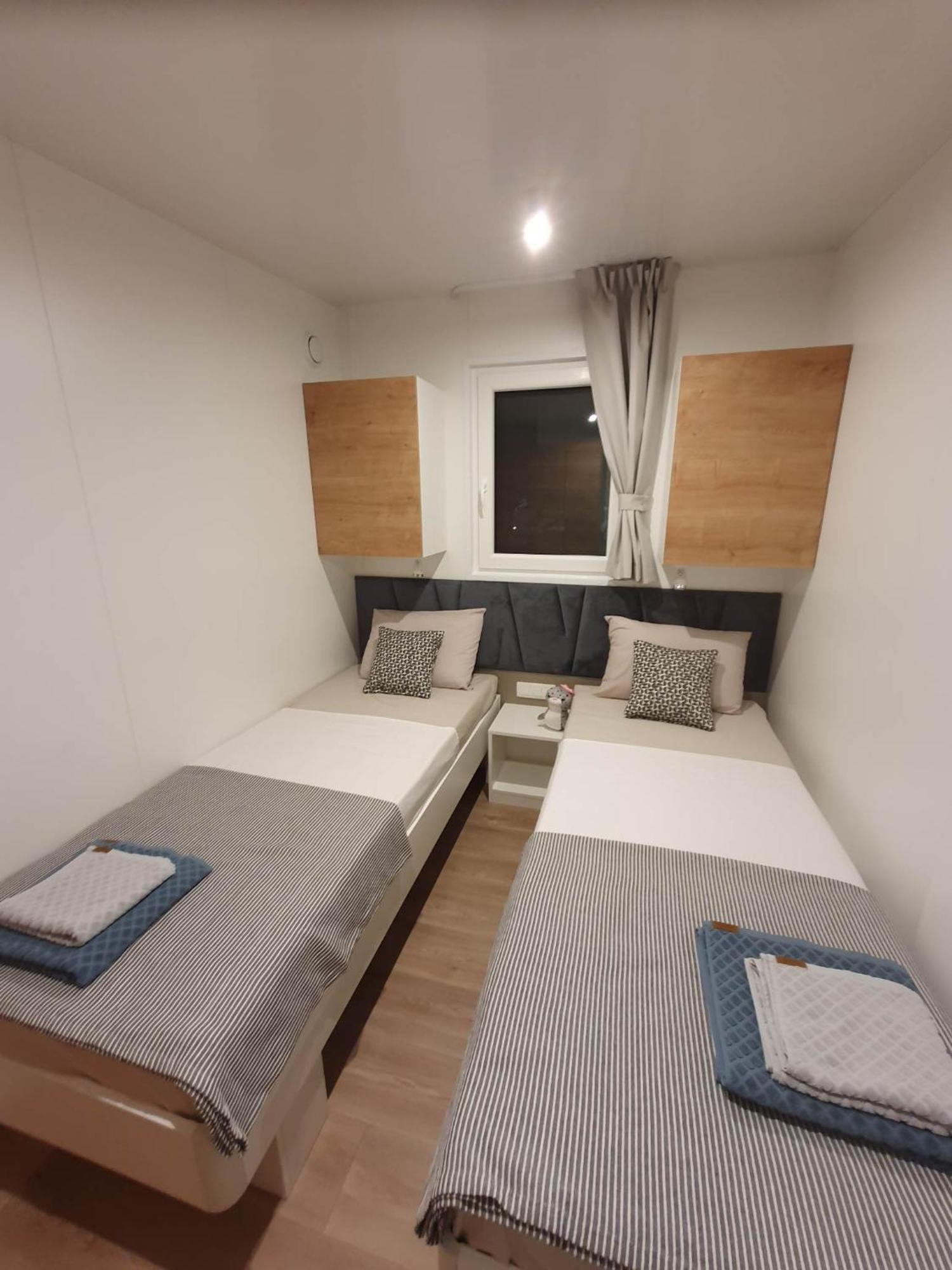 Mobile Homes Karlo & Dino Pula Habitación foto